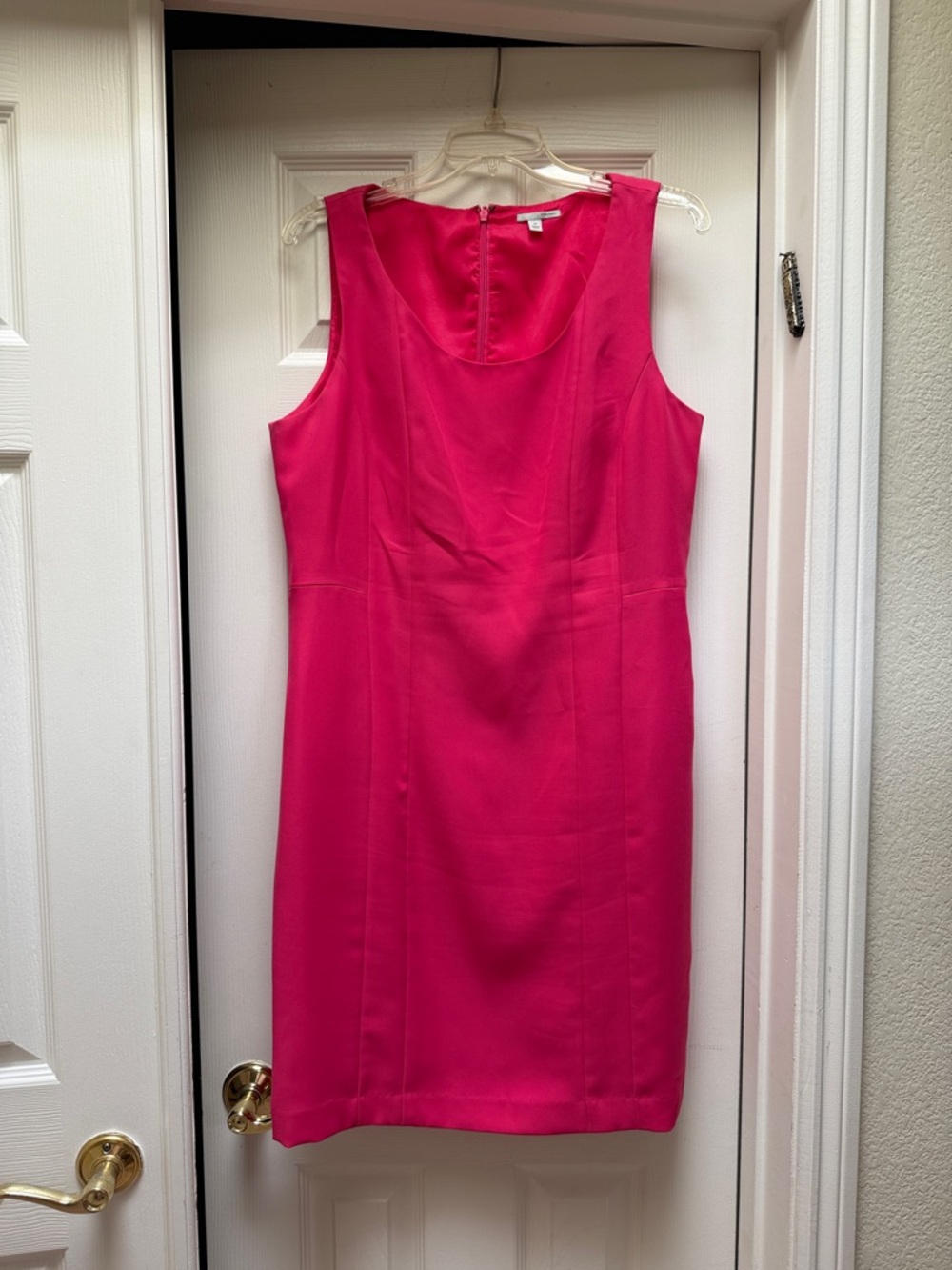 Classic Sleeveless Sheath Dress - Hot Pink